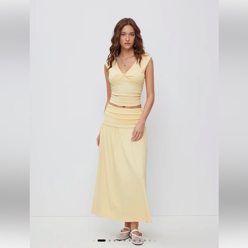 CIDER V-NECK TWIST RUCHED TOP & MID RISE RUCHED FLARED MAXI SKIRT SET